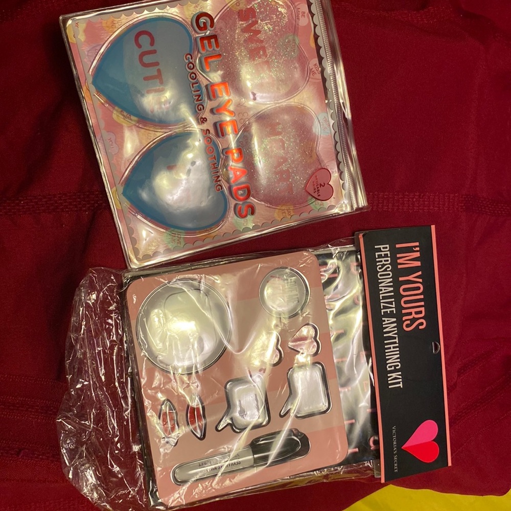 Gel eye packs and personalized stationary